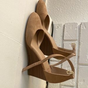 A New Day suede beige/sand/rose wedge heels